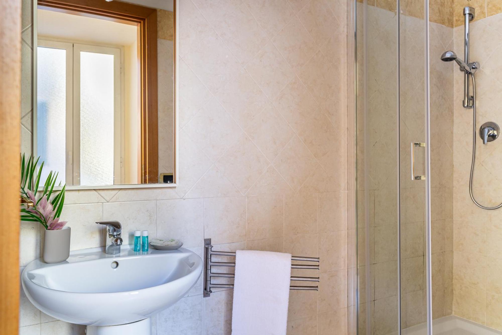 Iflat Space And Comfort In The Heart Of Monti Apartment